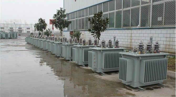 油浸式變壓器的保養(yǎng)如何去做？預(yù)防滲漏油：油浸式變壓器在油箱內(nèi)充滿變壓器油，裝配中依靠緊固件對(duì)耐油橡膠元件加壓而密封。